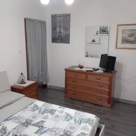 La Tana Di Pisolo Apartment *